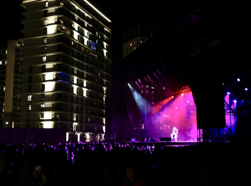 Beograd: Na Trgu Republike više hiljada građana