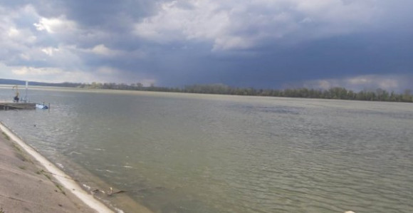 Brod udario u most kod Bačke Palanke, potonula barža