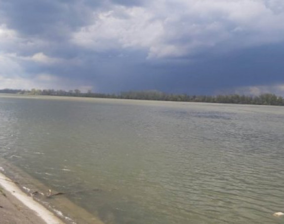 Brod udario u most kod Bačke Palanke, potonula barža