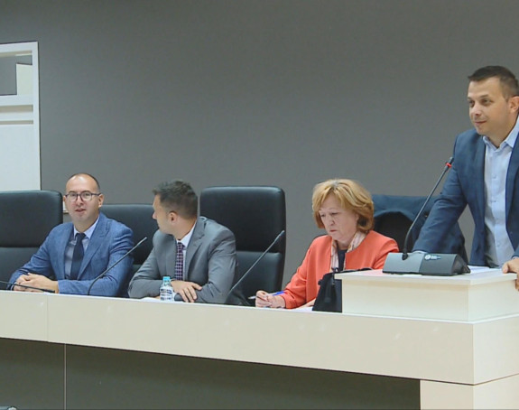 Iz opštinskog budžeta novac ide u firmu odbornika?!
