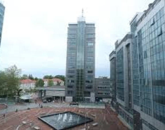 Počinje li i javni sektor da dijeli sudbinu realnog?