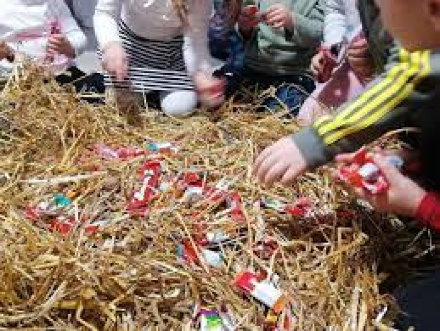 Шта симболизује пијукање - Обичај на Бадње вече