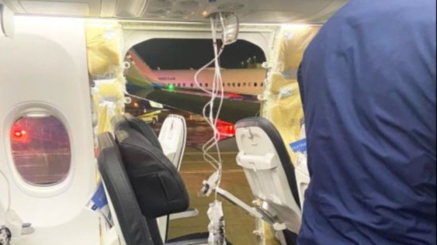 Avion prinudno sletio zbog eksplozije