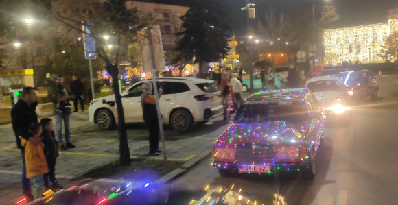 Бијељина засијала, олдтајмери дефиловали градом