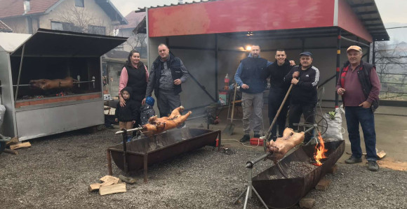 Bogata trpeza i pečenica - Počele pripreme za Božić