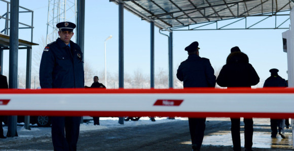 Na prelazu Merdare uhapšeni Albanci sa oružjem