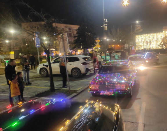 Bijeljina zasijala, oldtajmeri defilovali gradom