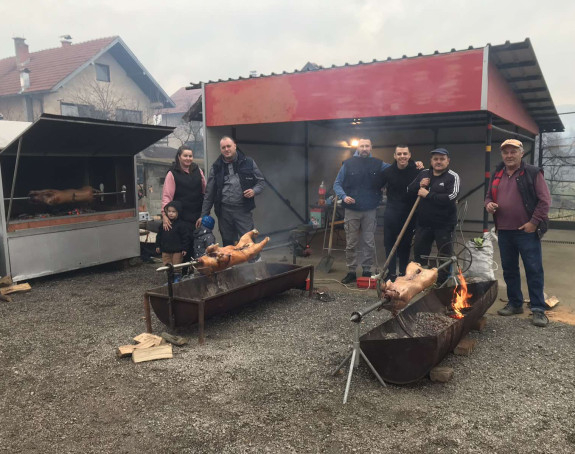 Bogata trpeza i pečenica - Počele pripreme za Božić