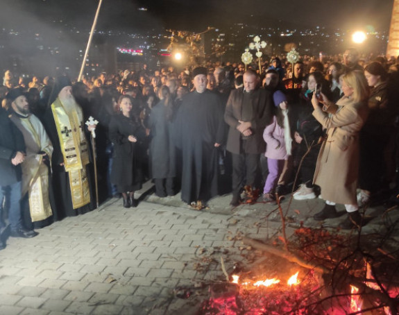 Badnje veče na KiM: Naložen badnjak u S. Mitrovici