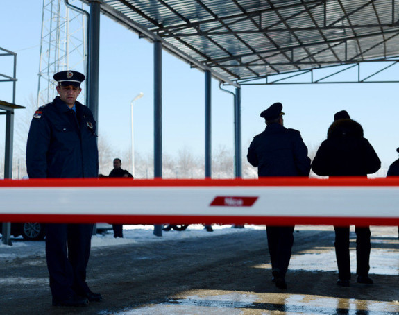 Na prelazu Merdare uhapšeni Albanci sa oružjem