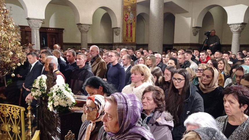 Veliki broj vjernika na Božić u hramovima SPC