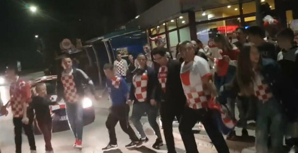 Video zapalio mreže: Šahovnica i srpsko kolo