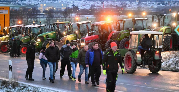 Njemački farmeri blokirali puteve (VIDEO)