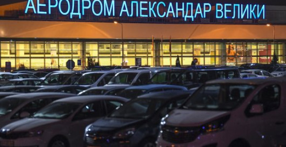 Bivši ministar upao sa huliganima na aerodrom