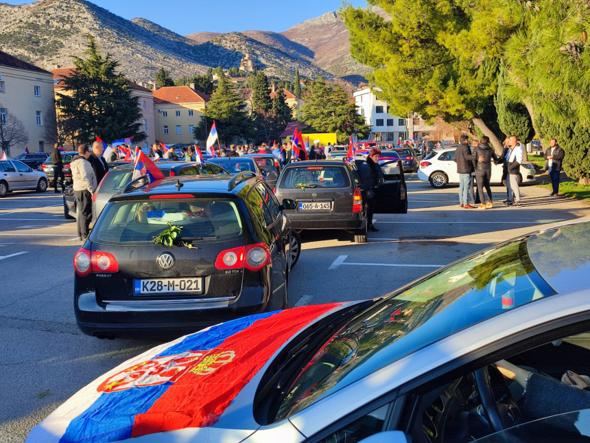 Trebinje: Kolona vozila povodom Dana Republike