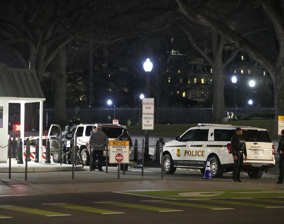 Vozilo udarilo u ogradu Bijele kuće, vozač uhapšen