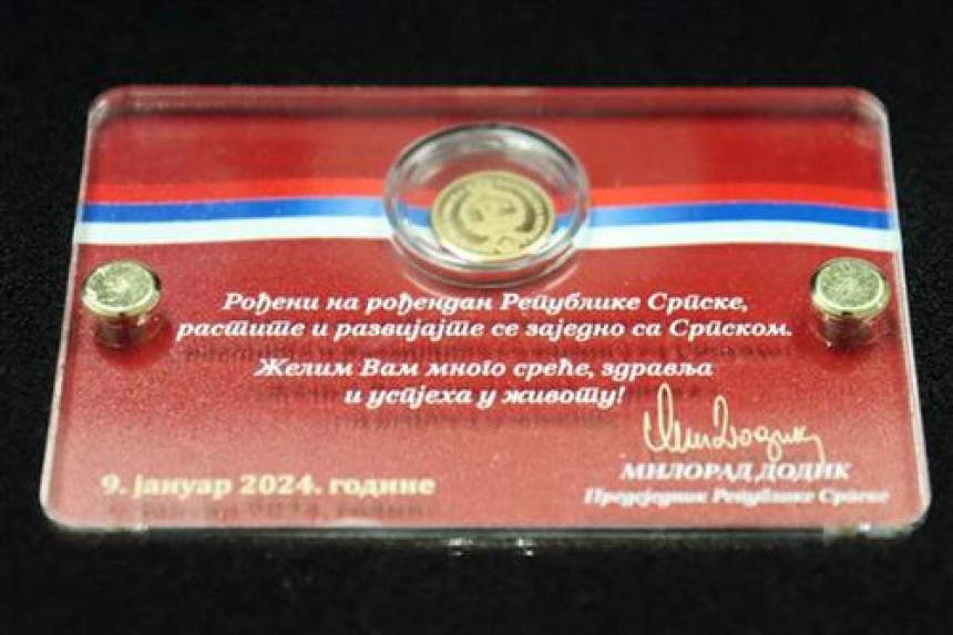 Dodik darivao zlatnikom 25 beba rođenih 9. januara