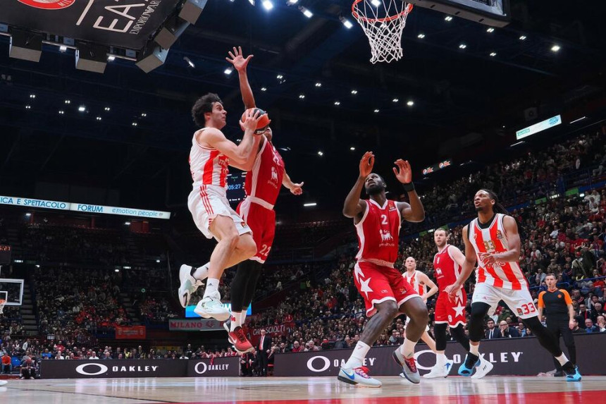 Убједљива побједа Звезде, Теодосић мађионичар