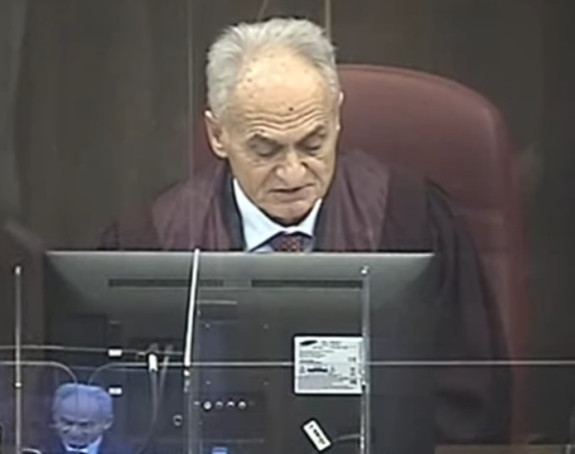 Стопиран дисциплински поступак због одласка у пензију