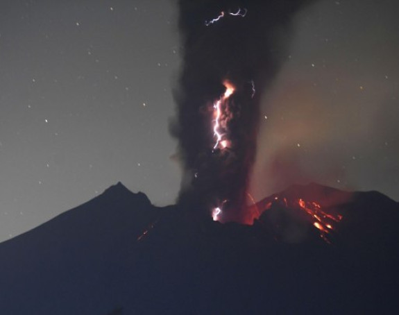 Eruptirao vulkan: Građani hitno upozoreni (VIDEO)