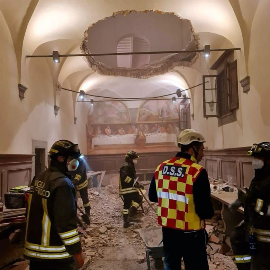 Horor na svadbi: Igrali s mladencima, pa propali kroz pod