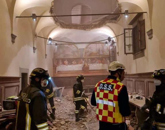 Horor na svadbi: Igrali s mladencima, pa propali kroz pod