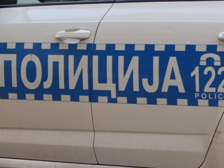 Automobil sletio sa kolovoza, dvije žene povrijeđene