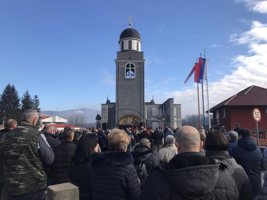 Парастос за убијене Србе у Скеланима код Сребренице