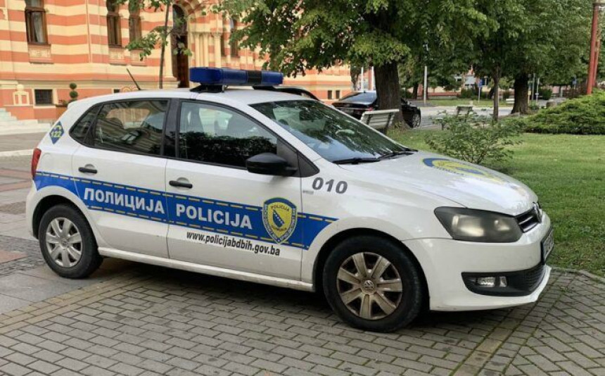 Dva policajca uhapšena, zatim suspendovana