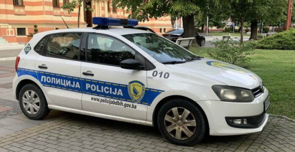 Dva policajca uhapšena, zatim suspendovana