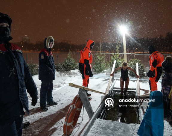 Tradicionalno kupanje u ledenoj vodi na minus 50