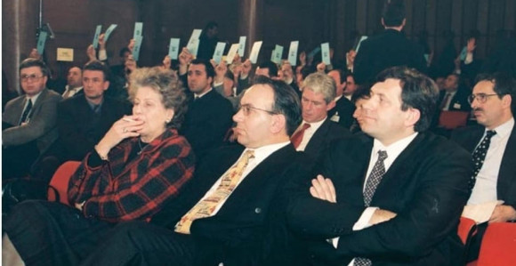 Iz novinarske bilježnice: "Šta ćeš ti pope u Skupštini, idi u crkvu i krsti djecu"