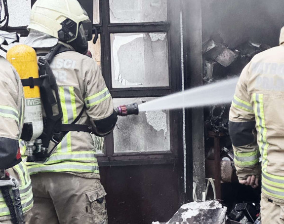 Приједор: Горјела радња, ватрогасци једва угасили ватру