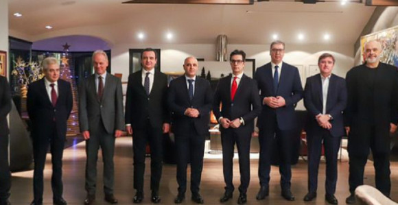 Vučić prisustvovao večeri sa liderima regiona u Skoplju