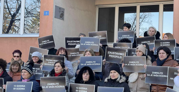 Mirni protest ispred Osnovnog suda u Bijeljini