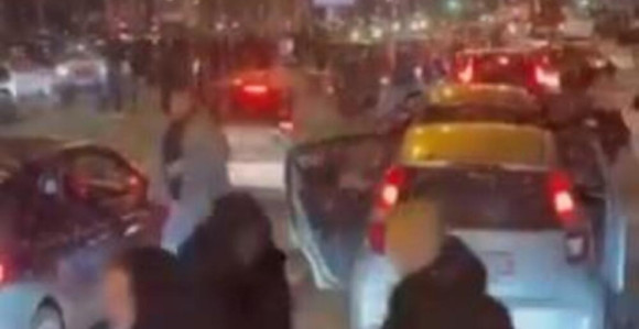 Navijači se udarali sekirama i palicama nasred ulice