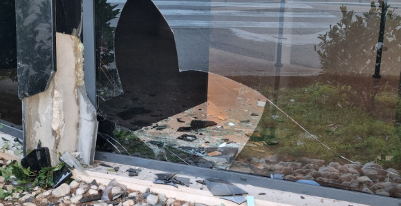 Mladi Trebinjac udario autom u Spomen-sobu