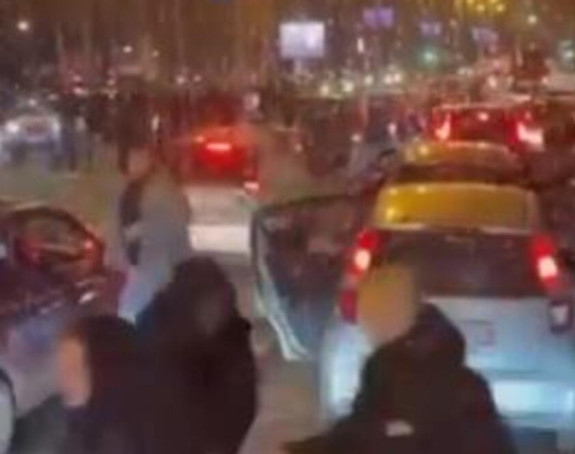 Navijači se udarali sekirama i palicama nasred ulice