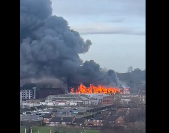 Ogroman požar u Liverpulu: U toku evakuacija ljudi