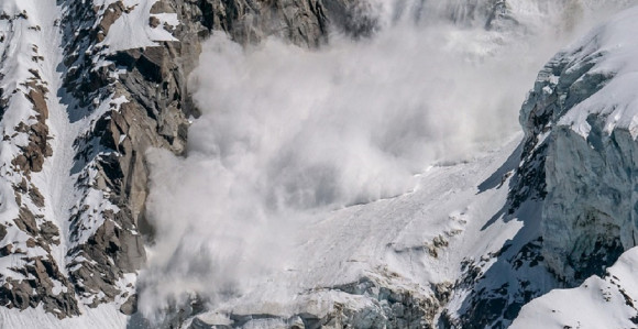 Lavina odnijela skijaše na planini u Tirolu