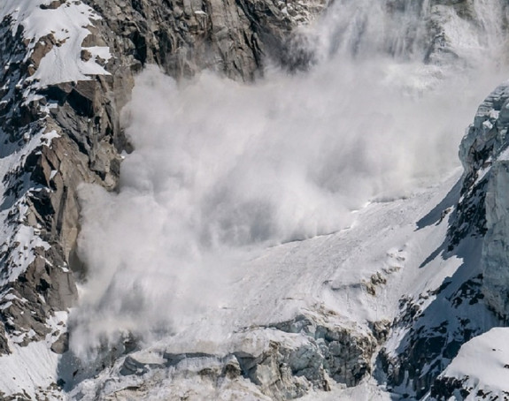 Lavina odnijela skijaše na planini u Tirolu