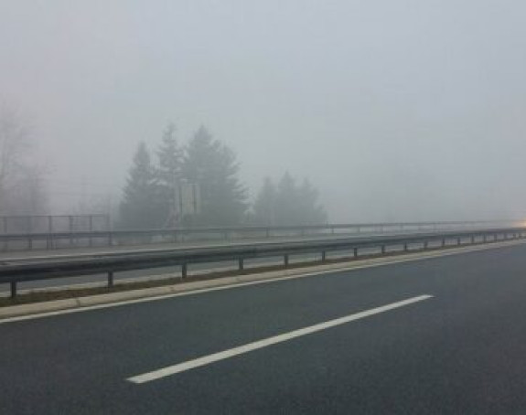 Vozači oprez zbog poledica, odrona i magle