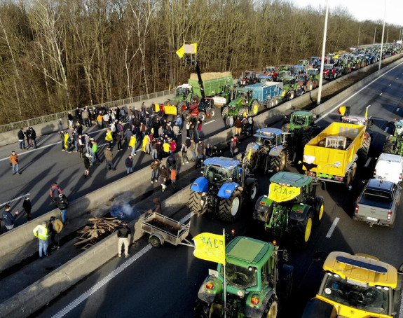 Najavljena opsada Pariza, mobilisano 15.000 policajaca