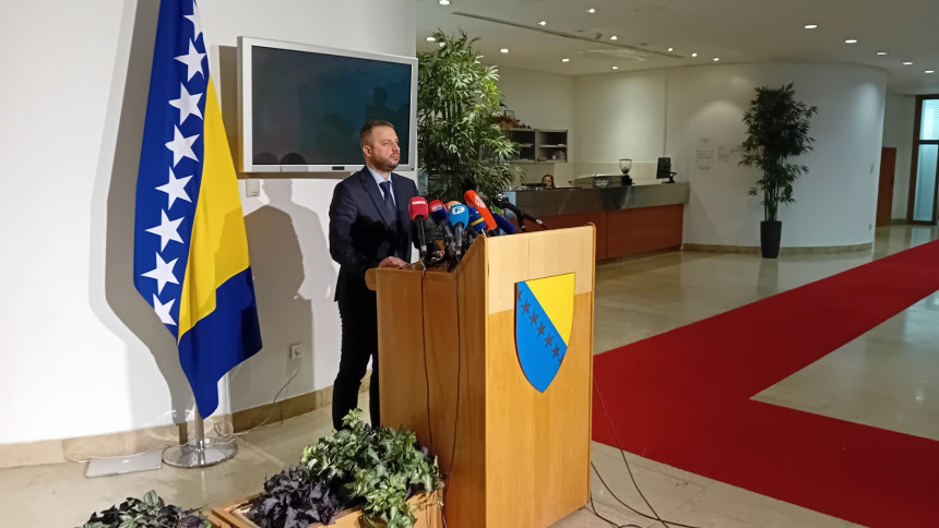 Nešković napustio sjednicu: Prekršen je poslovnik!