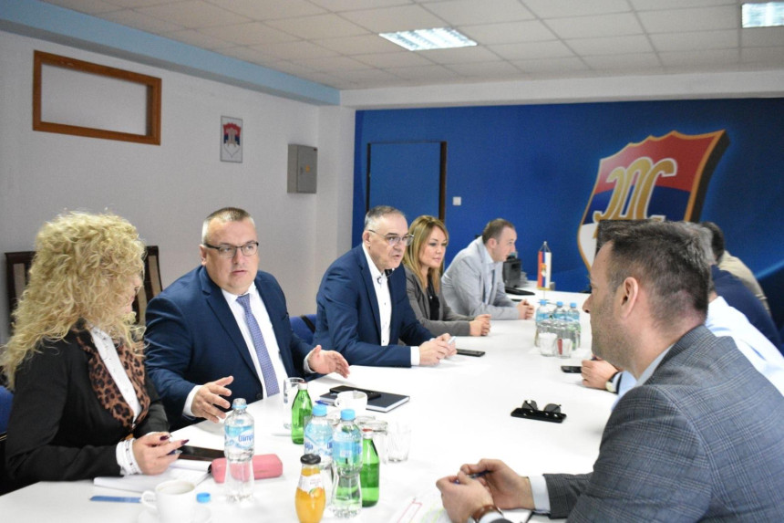 Nejedinstvo opozicije ide u korist SNSD-a