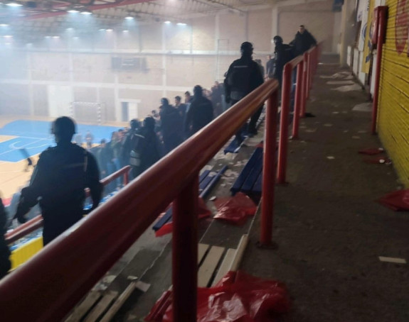 Povrijeđen navijač i policajac u tuči u Bijeljini