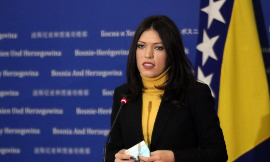 Nekada ste nas učili, a sada ste protiv nas