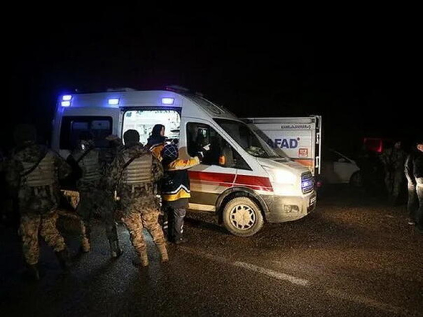 Два полицајца погинула у паду хеликоптера