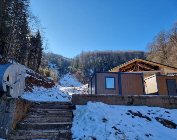 55 miliona propalo, na stazi nema ni snijega ni skijaša