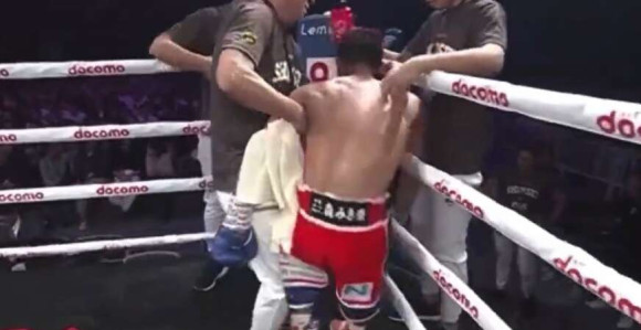 Боксер преминуо, тешко повријеђен током меча ВИДЕО